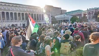 جامعة كولومبيا الأميركية تعلق نشاط جمعيتين تظاهرتا من أجل غزة
